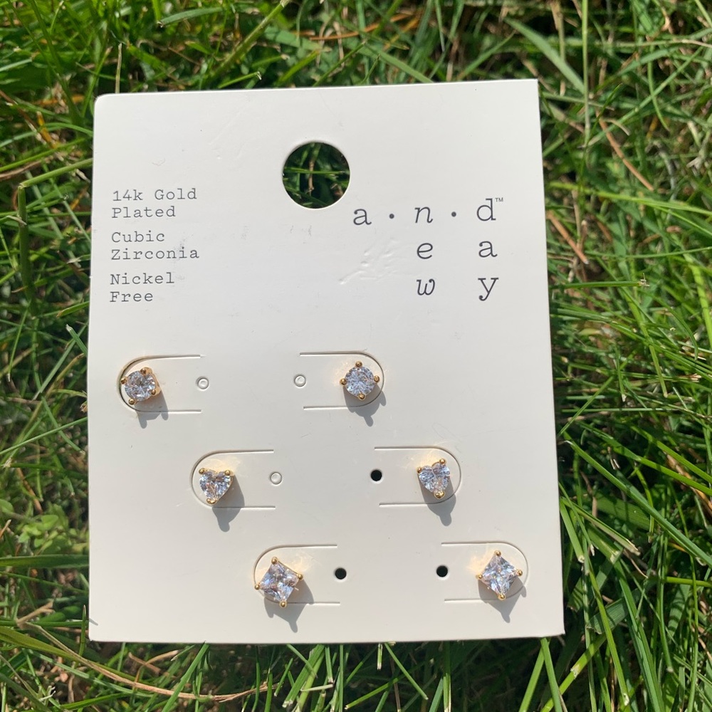 gold diamond stud earring set